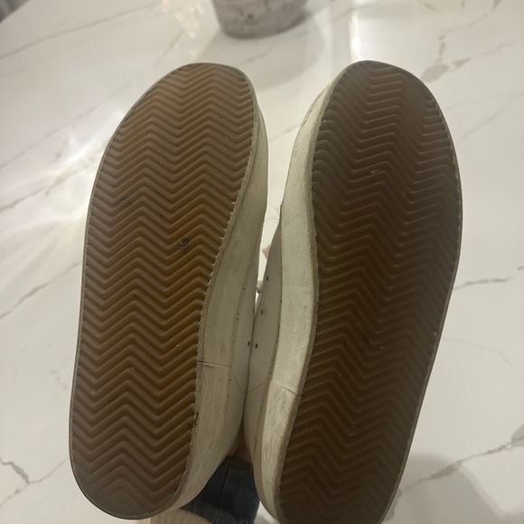 Lightly warn classic Golden Goose sneakers - Picture 6 of 6